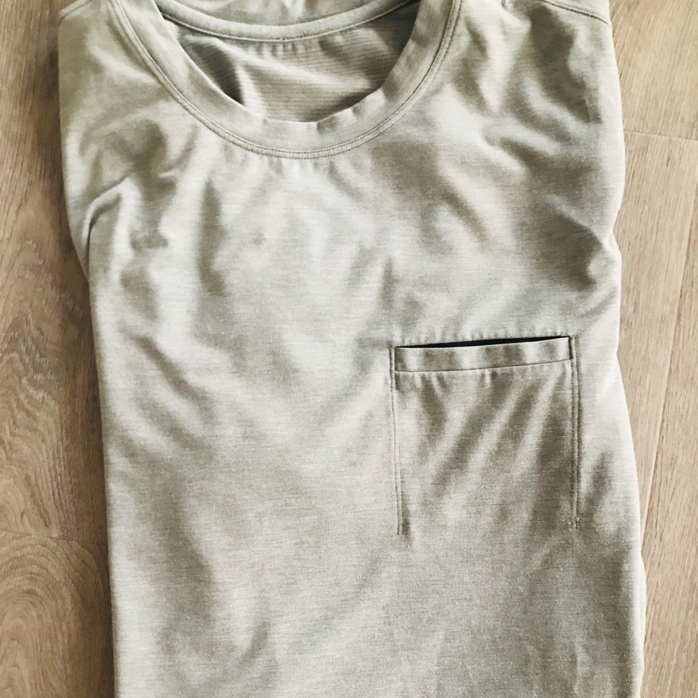 Lulu lemon tee